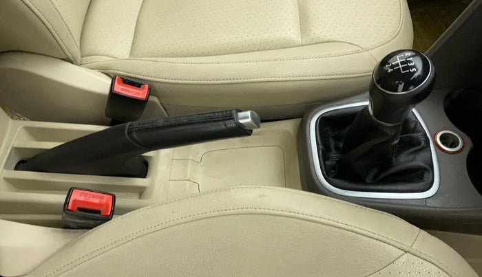 2013 Volkswagen Vento HIGHLINE PETROL, Petrol, Manual, 77,461 km, Gear Lever