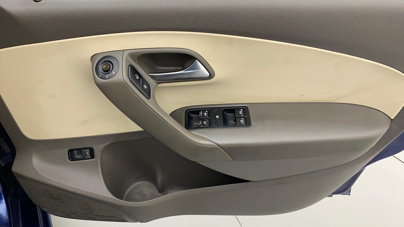 2013 Volkswagen Vento HIGHLINE PETROL, Petrol, Manual, 77,461 km, Driver Side Door Panels Control