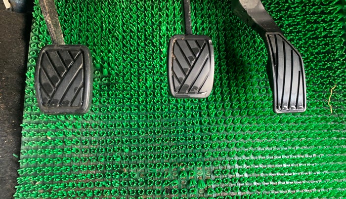 2014 Maruti Swift VXI, Petrol, Manual, 77,790 km, Pedals