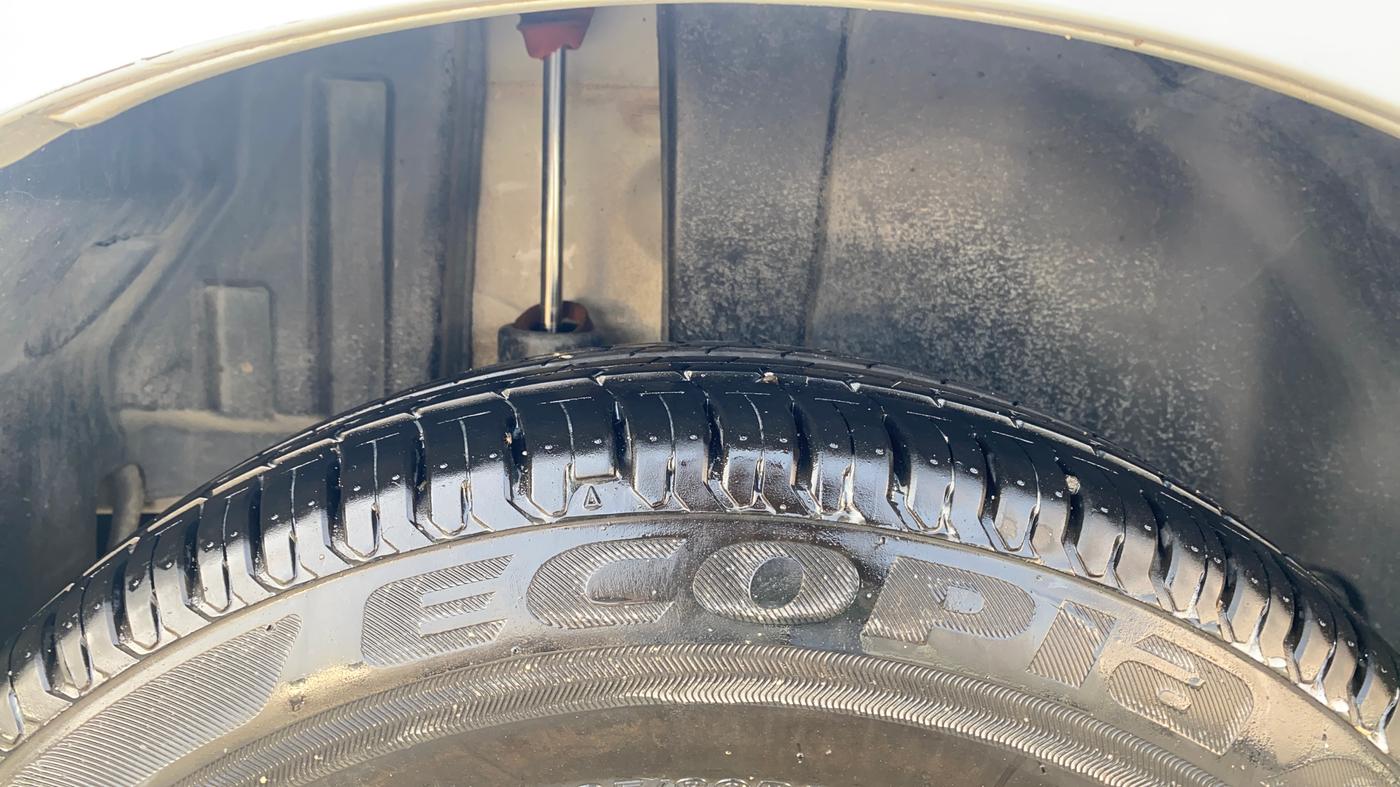 2014 Maruti Swift VXI, Petrol, Manual, 77,790 km, Right Rear Tyre Tread