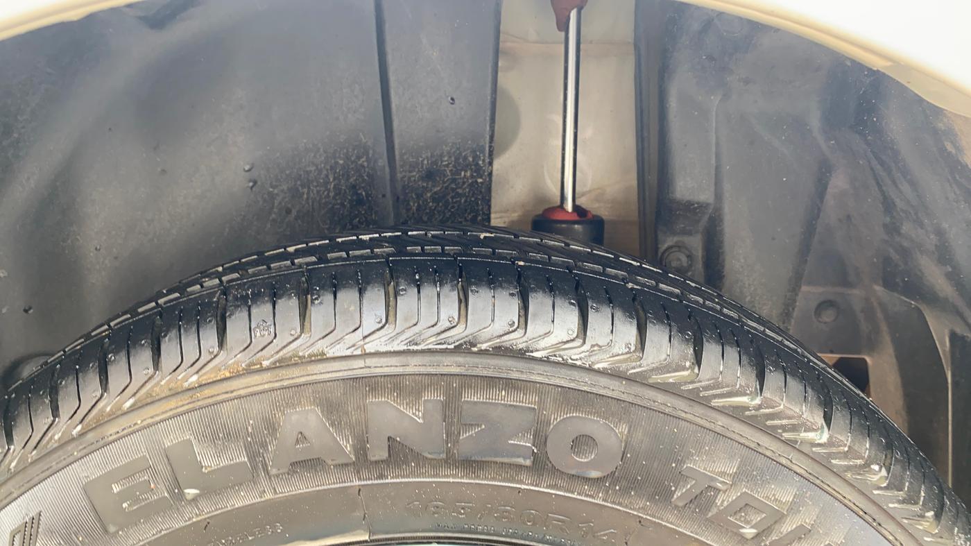 2014 Maruti Swift VXI, Petrol, Manual, 77,790 km, Left Rear Tyre Tread
