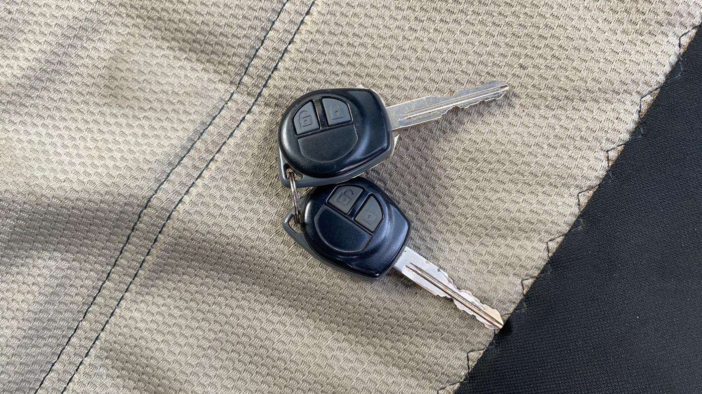 2014 Maruti Swift VXI, Petrol, Manual, 77,790 km, Key Close Up
