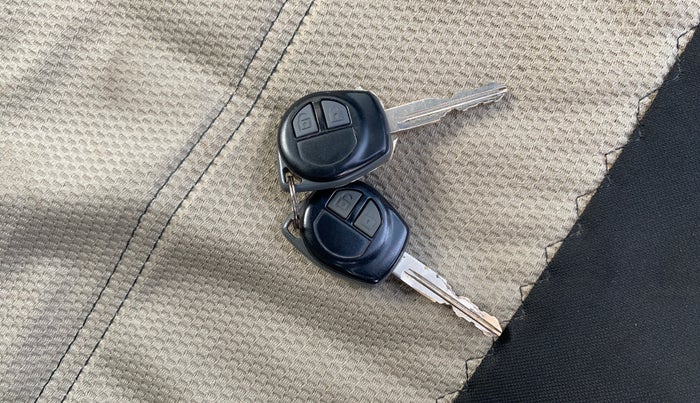 2014 Maruti Swift VXI, Petrol, Manual, 77,790 km, Key Close Up
