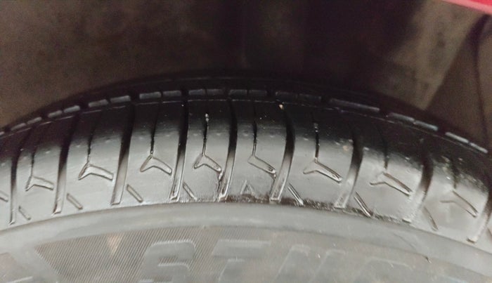 2015 Hyundai Grand i10 MAGNA 1.2 KAPPA VTVT, CNG, Manual, 62,838 km, Left Rear Tyre Tread