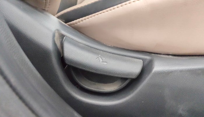 2015 Hyundai Grand i10 MAGNA 1.2 KAPPA VTVT, CNG, Manual, 62,838 km, Driver Side Adjustment Panel