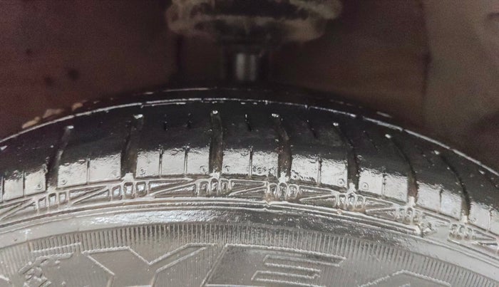 2015 Hyundai Grand i10 MAGNA 1.2 KAPPA VTVT, CNG, Manual, 62,838 km, Right Front Tyre Tread