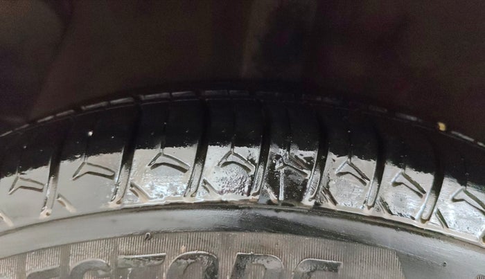 2015 Hyundai Grand i10 MAGNA 1.2 KAPPA VTVT, CNG, Manual, 62,838 km, Right Rear Tyre Tread