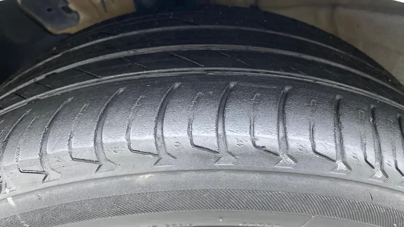 2020 Hyundai Verna 1.6 CRDI SX, Diesel, Manual, 34,942 km, Left Front Tyre Tread