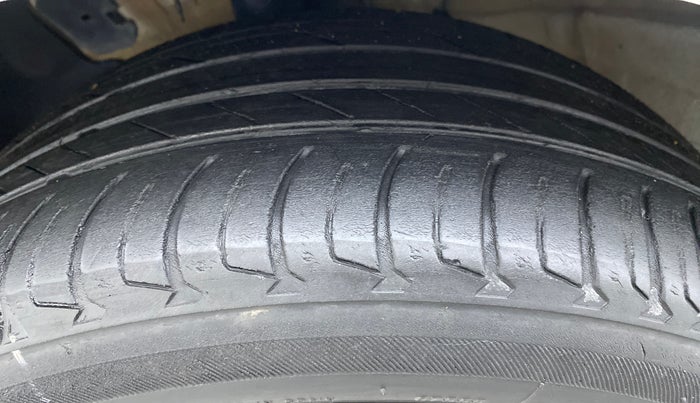2020 Hyundai Verna 1.6 CRDI SX, Diesel, Manual, 34,942 km, Left Front Tyre Tread