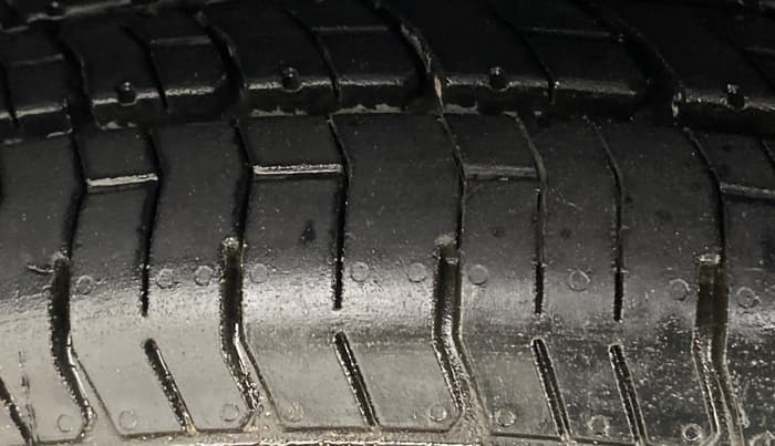 2019 Maruti Swift VXI AMT, Petrol, Automatic, 73,277 km, Left Front Tyre Tread
