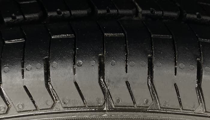 2019 Maruti Swift VXI AMT, Petrol, Automatic, 73,277 km, Right Front Tyre Tread