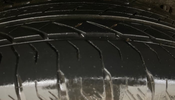 2023 Mahindra XUV700 AX 7 LUXURY P AT 7 STR, Petrol, Automatic, 25,257 km, Right Rear Tyre Tread