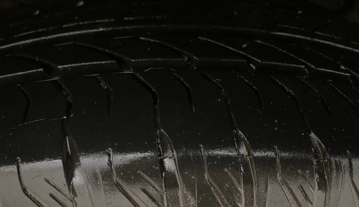 2023 Mahindra XUV700 AX 7 LUXURY P AT 7 STR, Petrol, Automatic, 25,257 km, Left Rear Tyre Tread