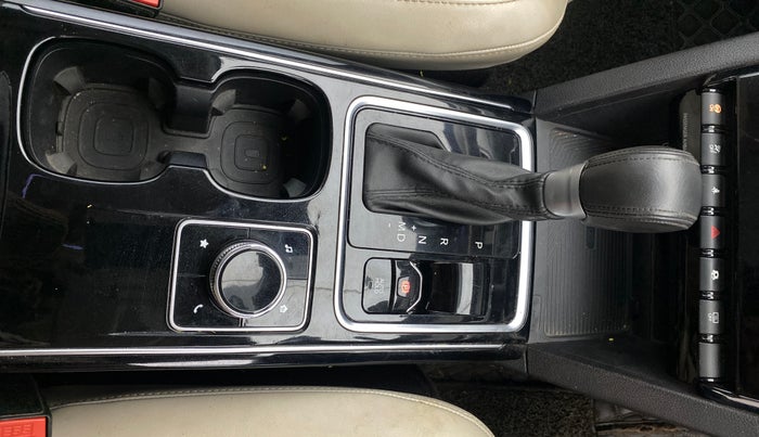 2023 Mahindra XUV700 AX 7 LUXURY P AT 7 STR, Petrol, Automatic, 25,257 km, Gear Lever