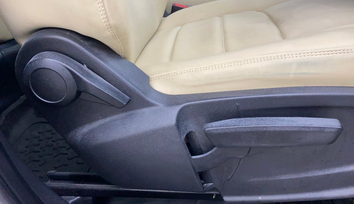 2023 Tata PUNCH CREATIVE AMT 1.2 RTN DUAL TONE, Petrol, Automatic, 20,197 km, Driver Side Adjustment Panel