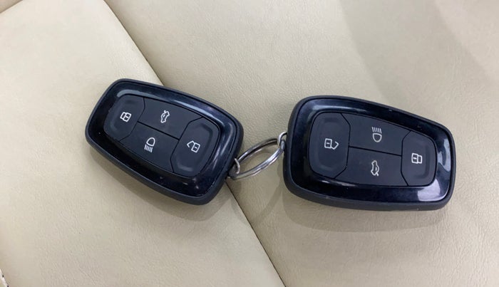 2023 Tata PUNCH CREATIVE AMT 1.2 RTN DUAL TONE, Petrol, Automatic, 20,197 km, Key Close Up