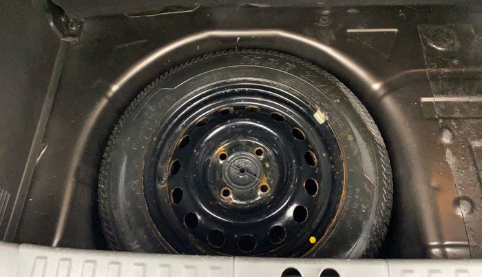 2017 Ford New Figo TITANIUM 1.2 PETROL MT, Petrol, Manual, 73,881 km, Spare Tyre