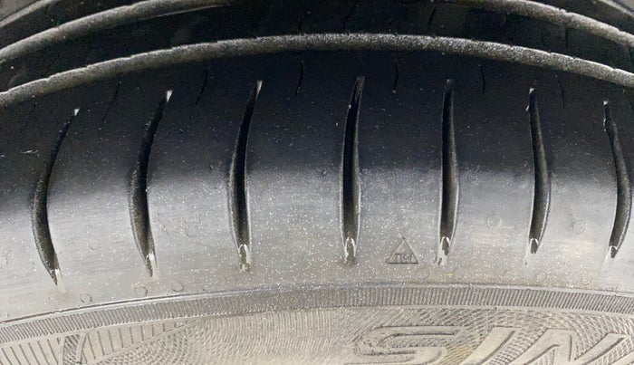 2017 Ford New Figo TITANIUM 1.2 PETROL MT, Petrol, Manual, 73,881 km, Left Rear Tyre Tread