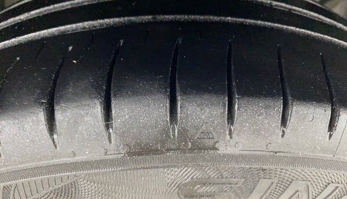 2017 Ford New Figo TITANIUM 1.2 PETROL MT, Petrol, Manual, 73,881 km, Right Front Tyre Tread