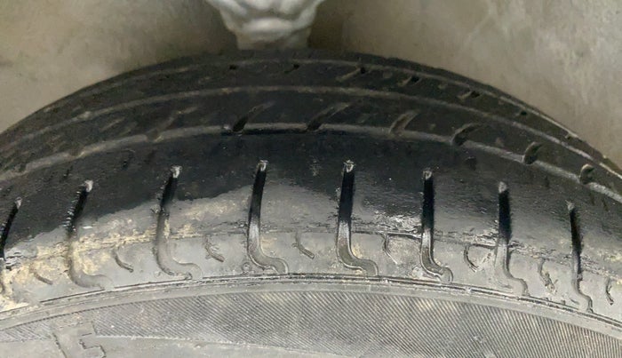 2011 Hyundai Santro Xing GL PLUS, Petrol, Manual, 33,021 km, Left Front Tyre Tread