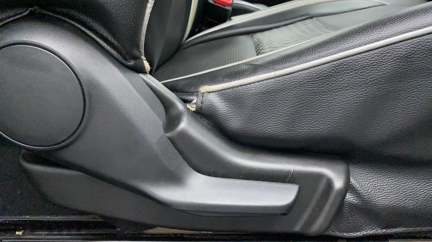 2017 Maruti Baleno DELTA 1.2 K12, Petrol, Manual, 35,814 km, Driver Side Adjustment Panel
