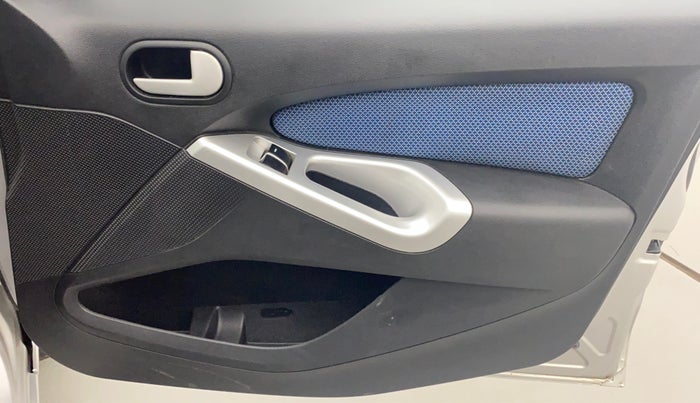 2015 Ford Figo 1.4 TITANIUM DURATORQ, Diesel, Manual, 67,701 km, Driver Side Door Panels Controls