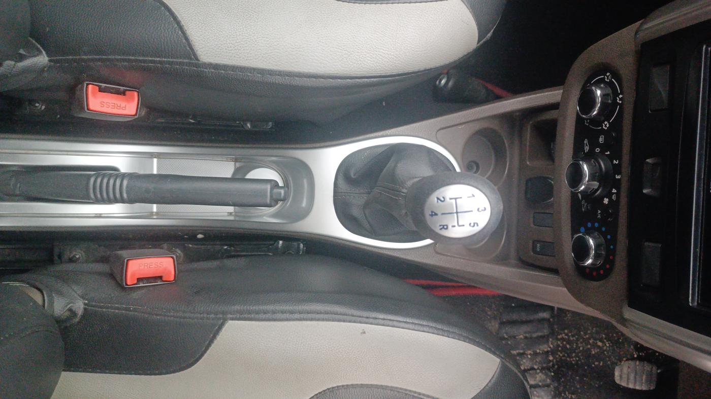 2017 Renault Duster RXL PETROL, Petrol, Manual, 57,248 km, Gear Lever