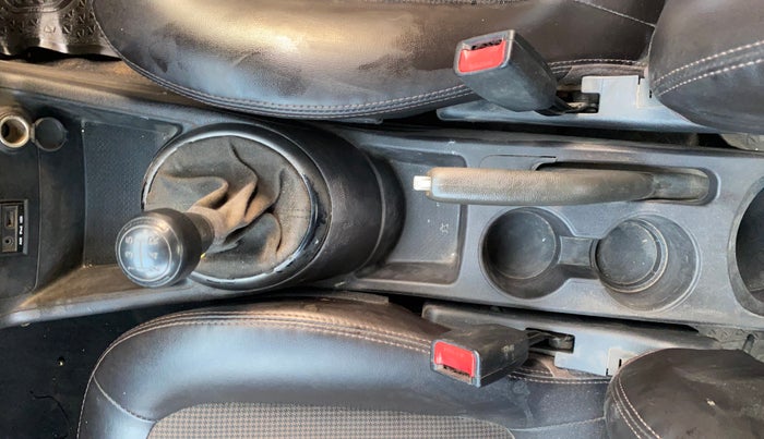 2014 Hyundai i20 MAGNA (O) 1.2, CNG, Manual, 1,16,327 km, Gear Lever