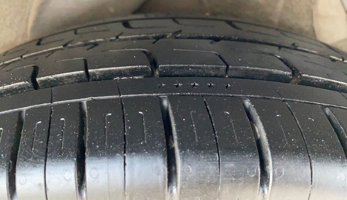 2014 Hyundai i20 MAGNA (O) 1.2, CNG, Manual, 1,16,327 km, Left Rear Tyre Tread