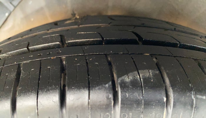 2014 Hyundai i20 MAGNA (O) 1.2, CNG, Manual, 1,16,327 km, Right Rear Tyre Tread