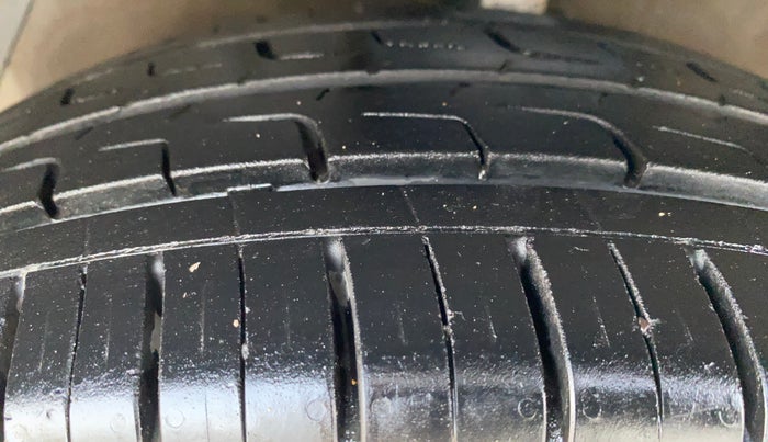 2014 Hyundai i20 MAGNA (O) 1.2, CNG, Manual, 1,16,327 km, Left Front Tyre Tread