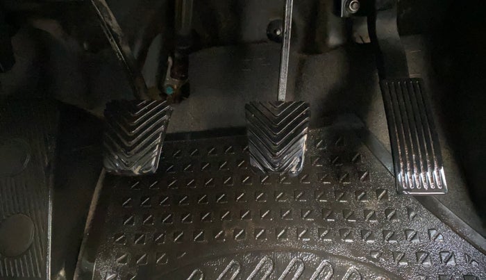 2014 Hyundai i20 MAGNA (O) 1.2, CNG, Manual, 1,16,327 km, Pedals