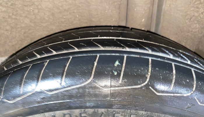 2014 Maruti Ciaz VXI, Petrol, Manual, 45,312 km, Left Rear Tyre Tread