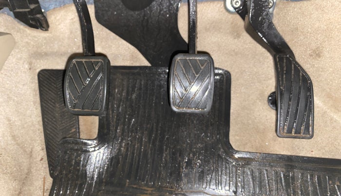 2014 Maruti Ciaz VXI, Petrol, Manual, 45,312 km, Pedals