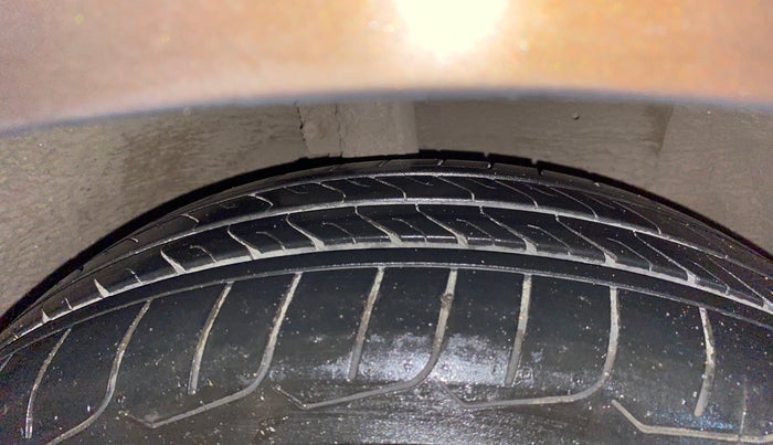 2014 Maruti Ciaz VXI, Petrol, Manual, 45,312 km, Right Front Tyre Tread