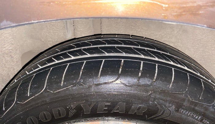2014 Maruti Ciaz VXI, Petrol, Manual, 45,312 km, Right Rear Tyre Tread
