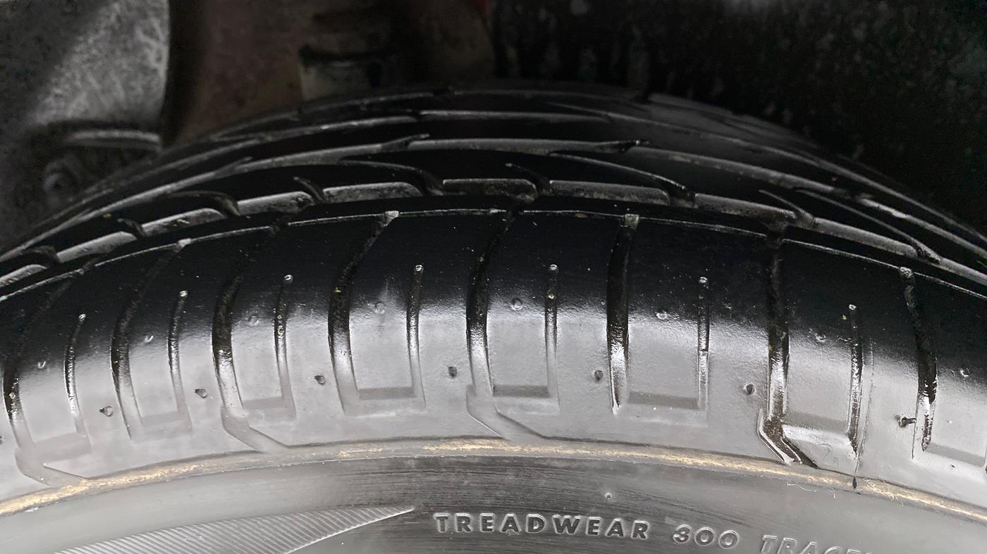 2017 Hyundai Creta SX PLUS AT 1.6 PETROL, Petrol, Automatic, 1,16,844 km, Right Rear Tyre Tread