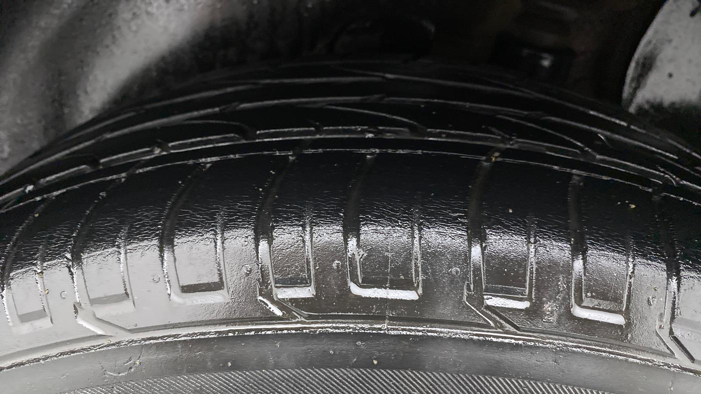 2017 Hyundai Creta SX PLUS AT 1.6 PETROL, Petrol, Automatic, 1,16,844 km, Left Rear Tyre Tread