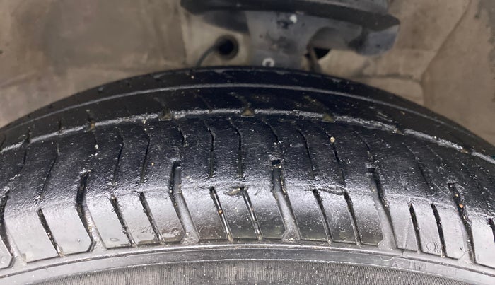 2014 Maruti Ritz ZXI, Petrol, Manual, 94,681 km, Left Front Tyre Tread
