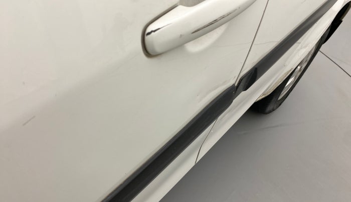 2014 Maruti Ritz ZXI, Petrol, Manual, 94,681 km, Front passenger door - Slightly dented