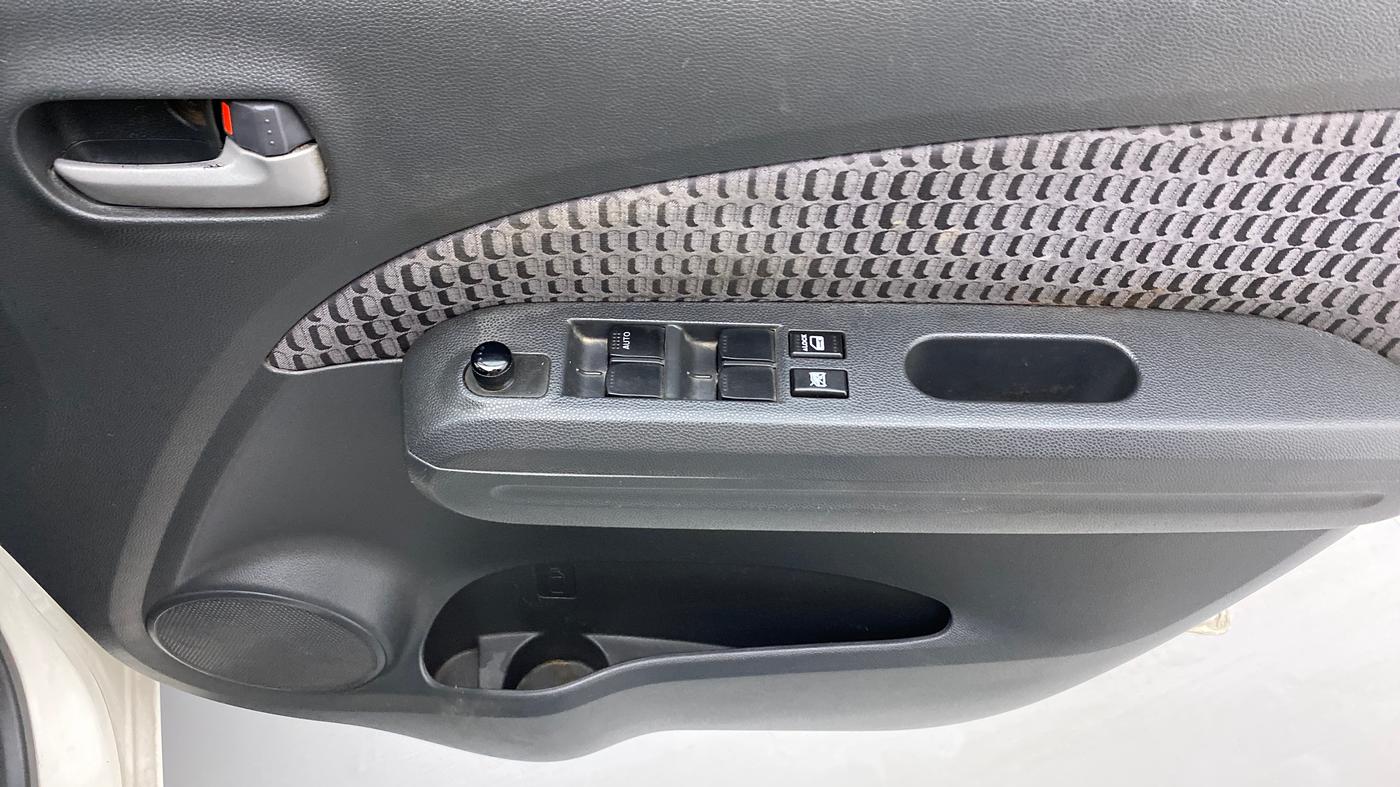 2014 Maruti Ritz ZXI, Petrol, Manual, 94,681 km, Driver Side Door Panels Control