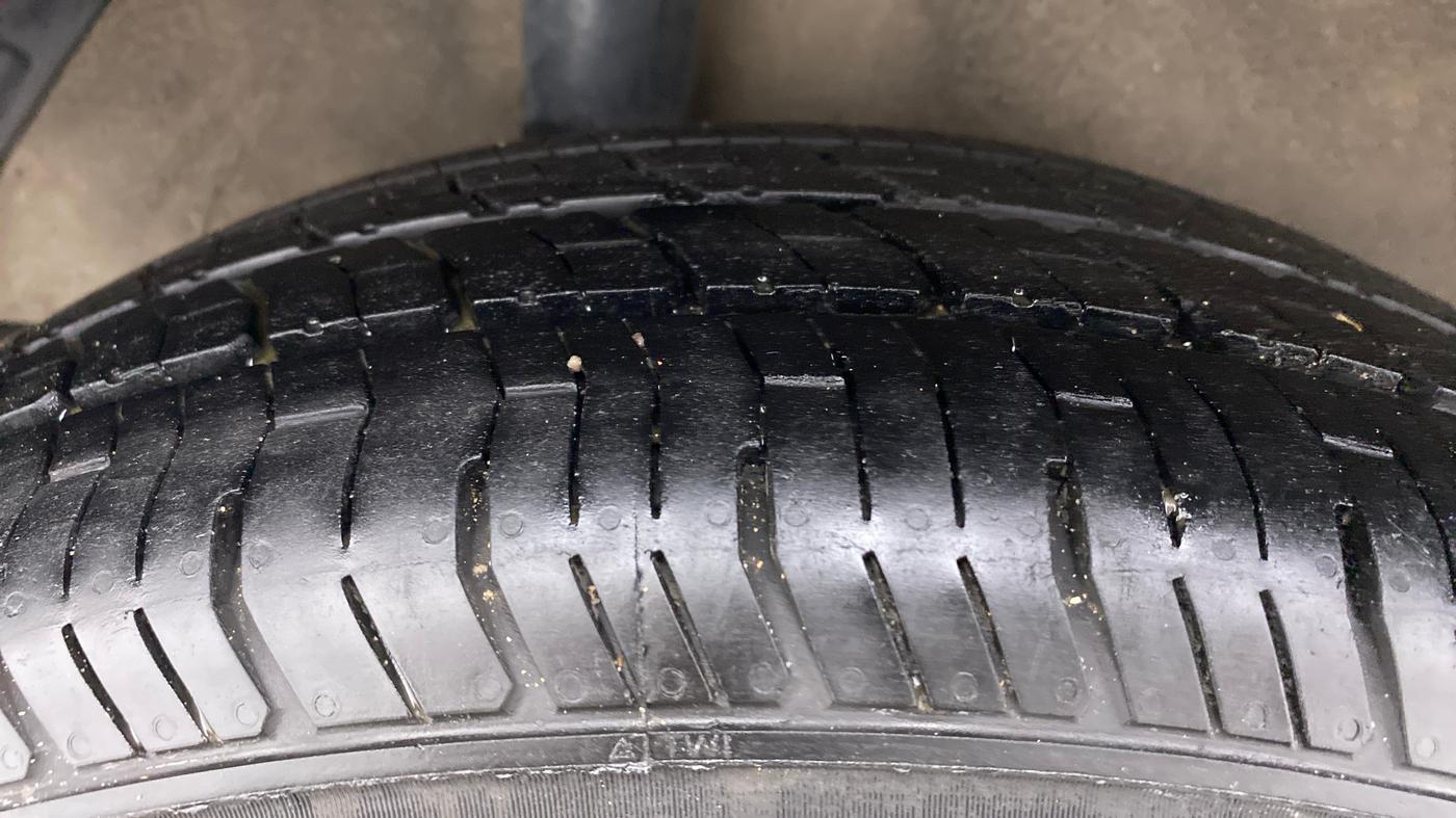 2014 Maruti Ritz ZXI, Petrol, Manual, 94,681 km, Right Rear Tyre Tread