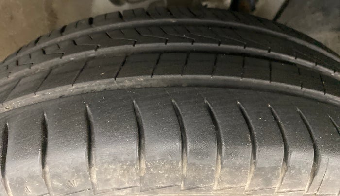 2020 Hyundai VENUE S MT 1.2 KAPPA, Petrol, Manual, 13,994 km, Right Front Tyre Tread