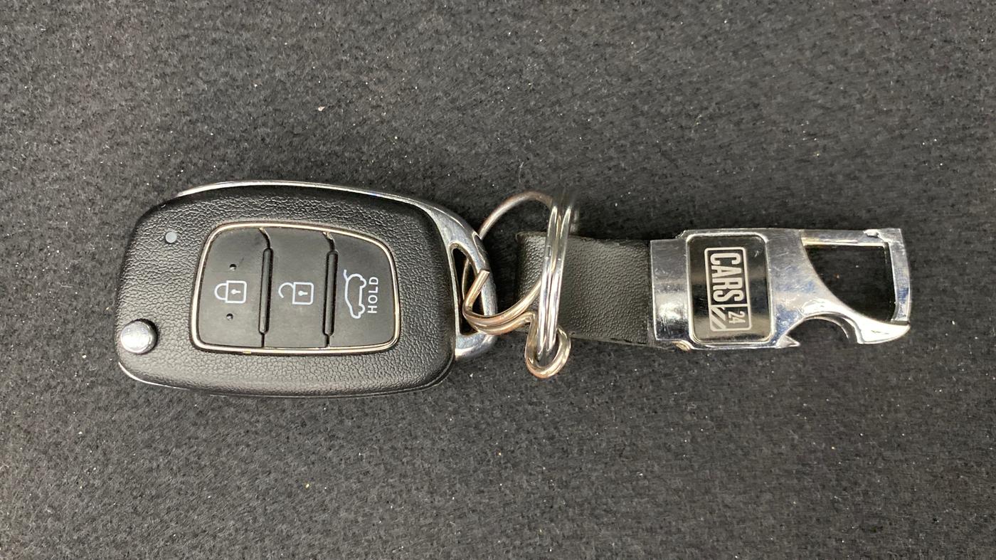 2020 Hyundai VENUE S MT 1.2 KAPPA, Petrol, Manual, 13,994 km, Key Close Up