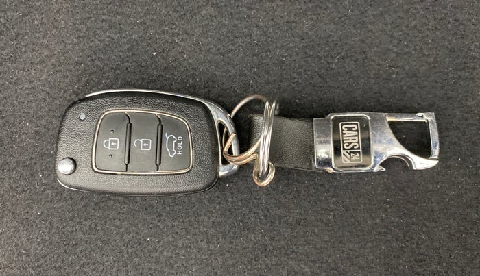 2020 Hyundai VENUE S MT 1.2 KAPPA, Petrol, Manual, 13,994 km, Key Close Up