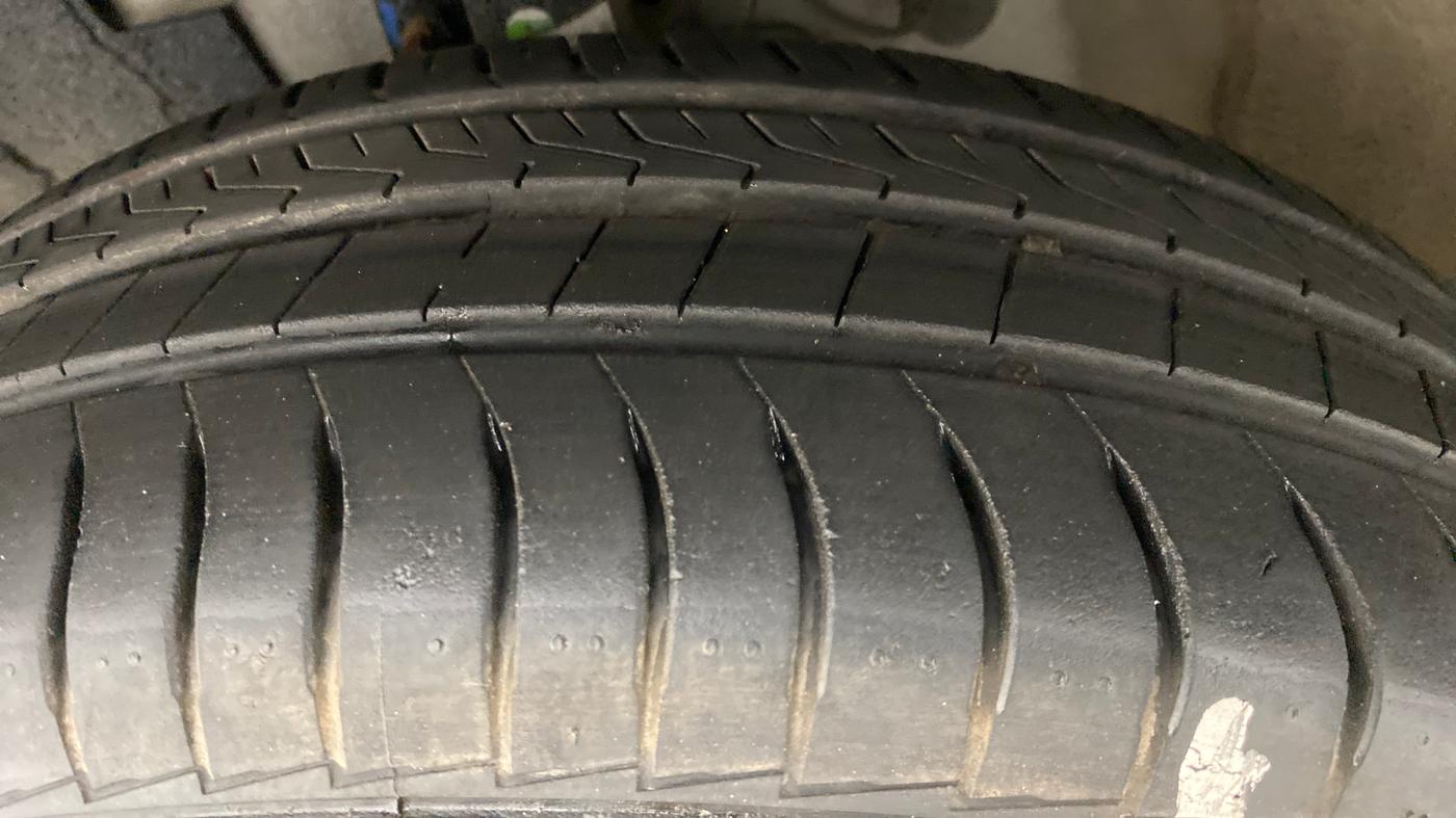 2020 Hyundai VENUE S MT 1.2 KAPPA, Petrol, Manual, 13,994 km, Left Front Tyre Tread