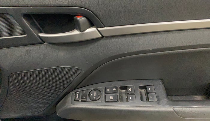 2019 Hyundai New Elantra 1.6 SX (O) AT DIESEL, Diesel, Automatic, 63,389 km, Driver Side Door Panels Control