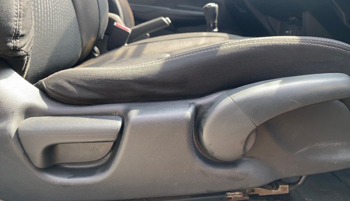 2017 Honda WR-V 1.5L I-DTEC VX MT, Diesel, Manual, 98,407 km, Driver Side Adjustment Panel