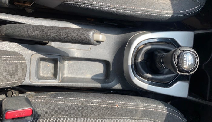 2017 Honda WR-V 1.5L I-DTEC VX MT, Diesel, Manual, 98,407 km, Gear Lever