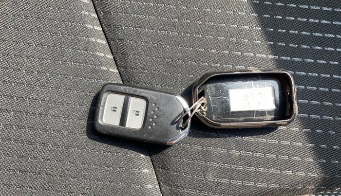 2017 Honda WR-V 1.5L I-DTEC VX MT, Diesel, Manual, 98,407 km, Key Close Up